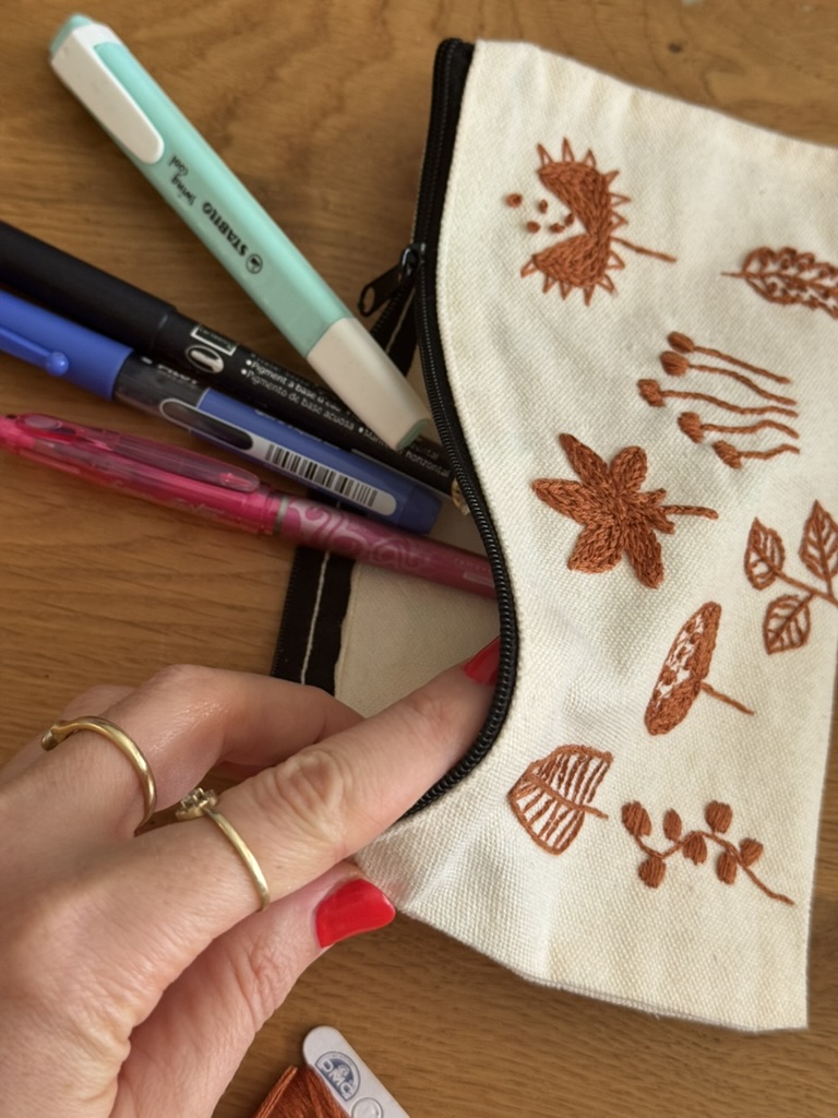 קלמר פשתן עם רקמת כותנה