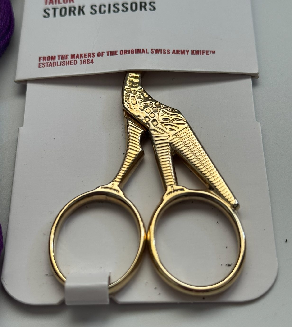 מספרי רקמה חסידה מוזהבים Victorinox